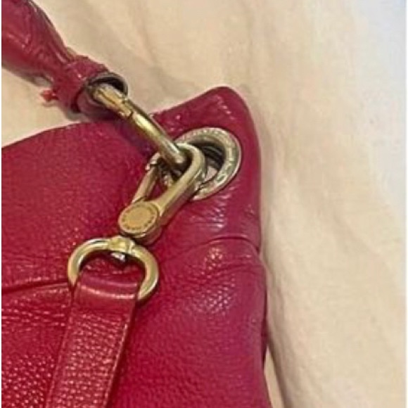 👑👑🧡Marc Jacobs Hilier Shoulder bag hobo style burgundy and gold color elegant - Picture 7 of 8